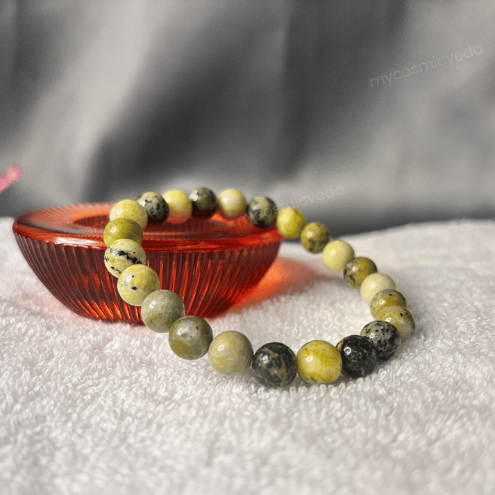 Serpentine_bracelet_for_energy_flow_and_clarity