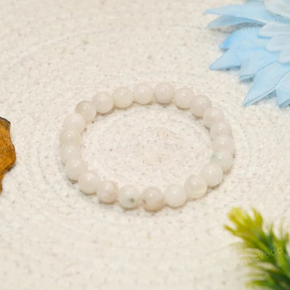 Moonstone_bracelet_for_feminine_energy_and_calm_mind